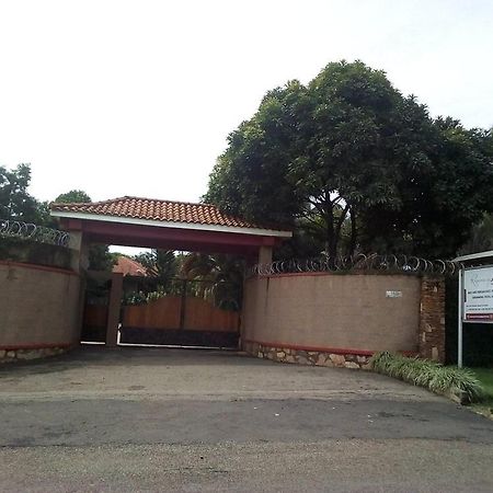 Rosemary Courts Bed And Breakfast Entebbe Luaran gambar